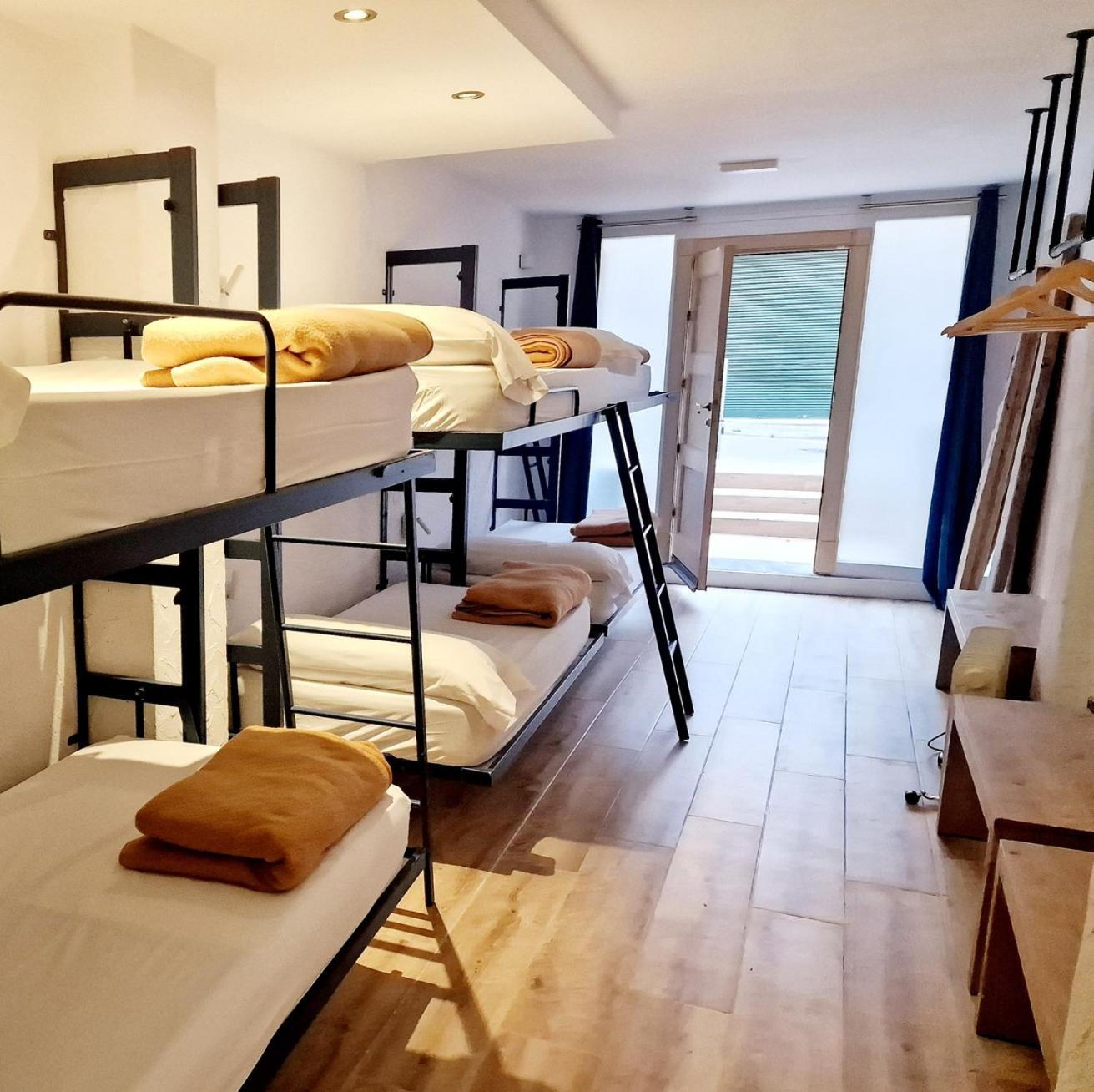 Y Hostel - Albergue Juvenil ปัลมาเดมายอร์กา ภายนอก รูปภาพ