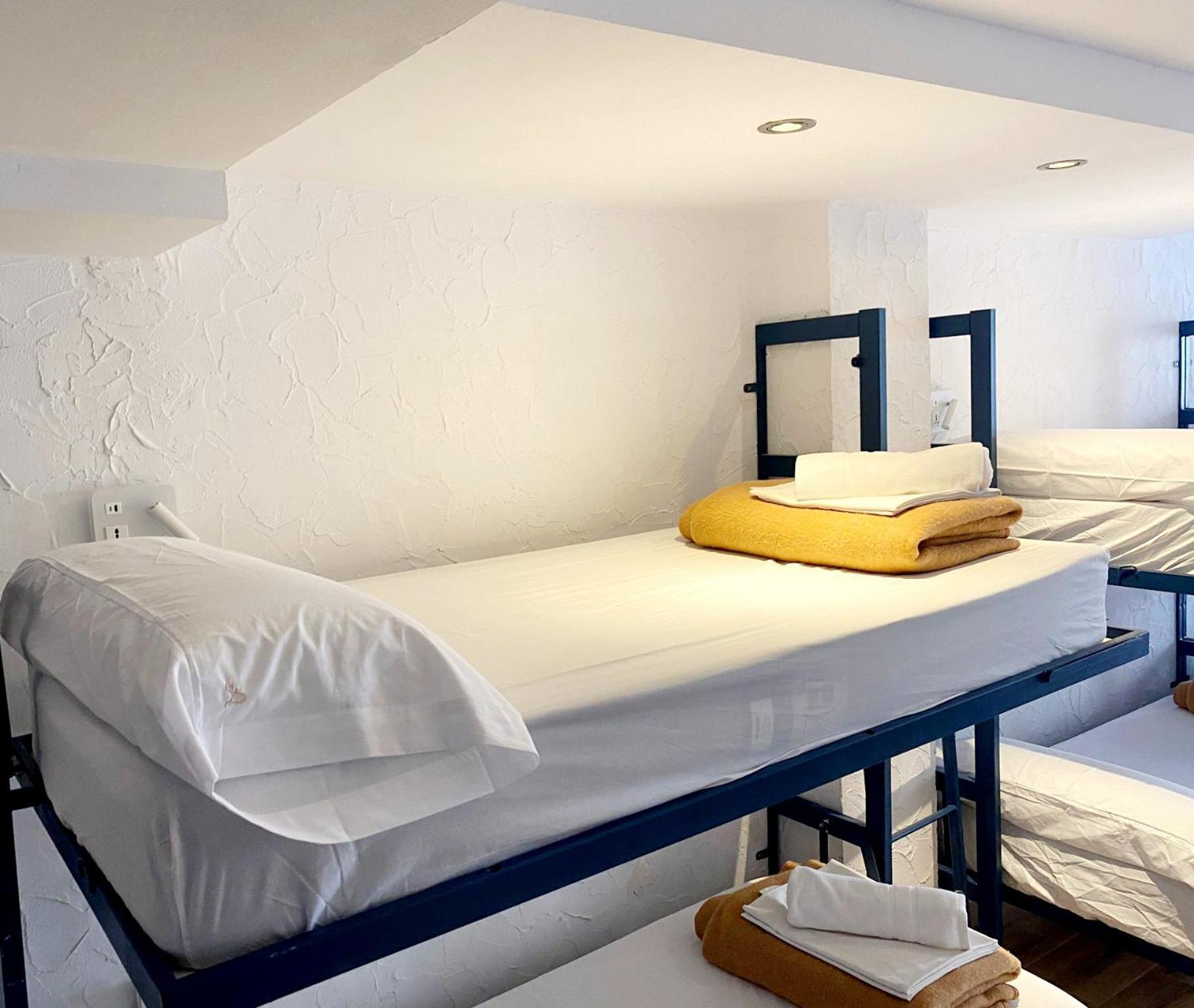 Y Hostel - Albergue Juvenil ปัลมาเดมายอร์กา ภายนอก รูปภาพ