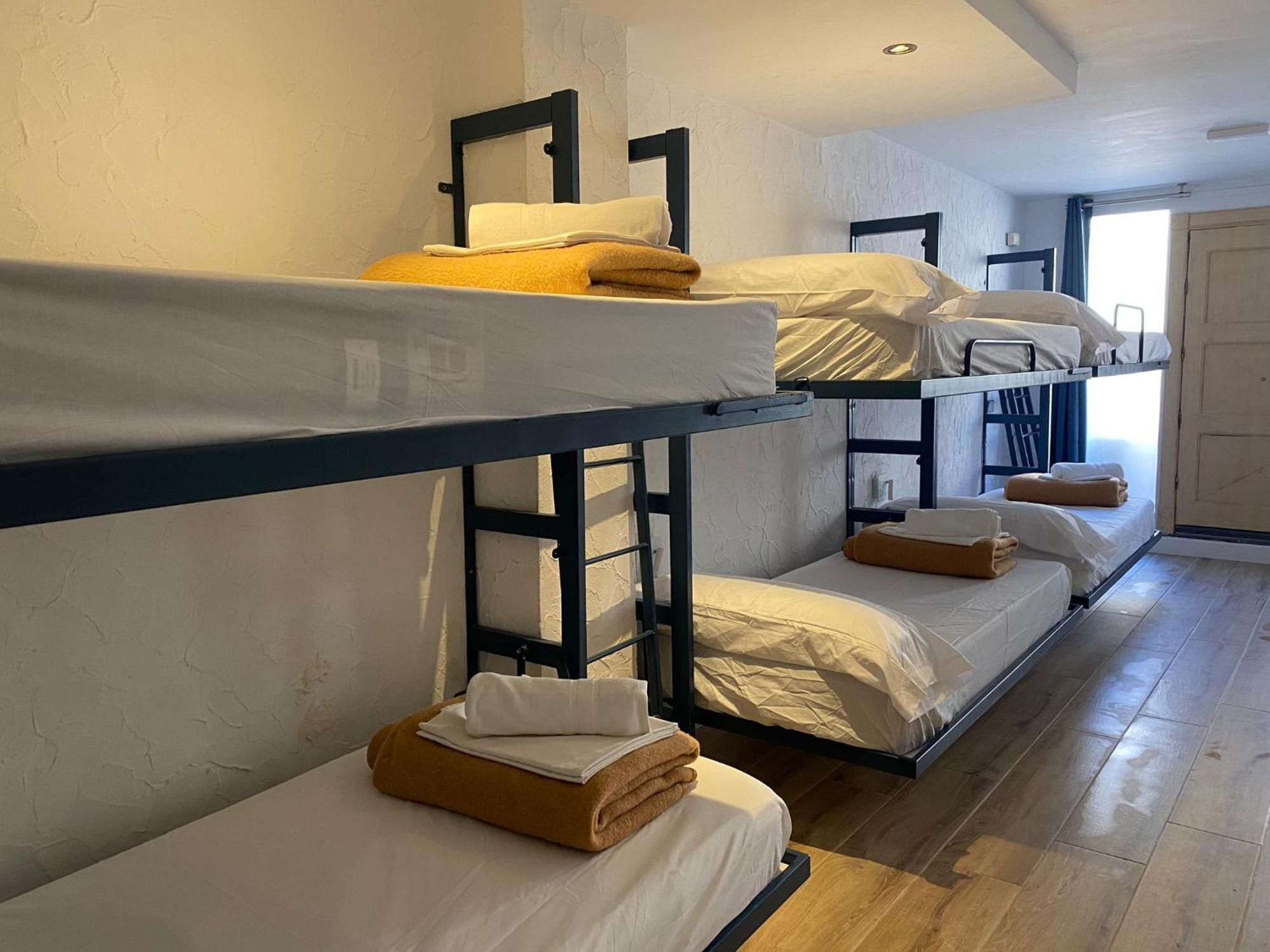 Y Hostel - Albergue Juvenil ปัลมาเดมายอร์กา ภายนอก รูปภาพ